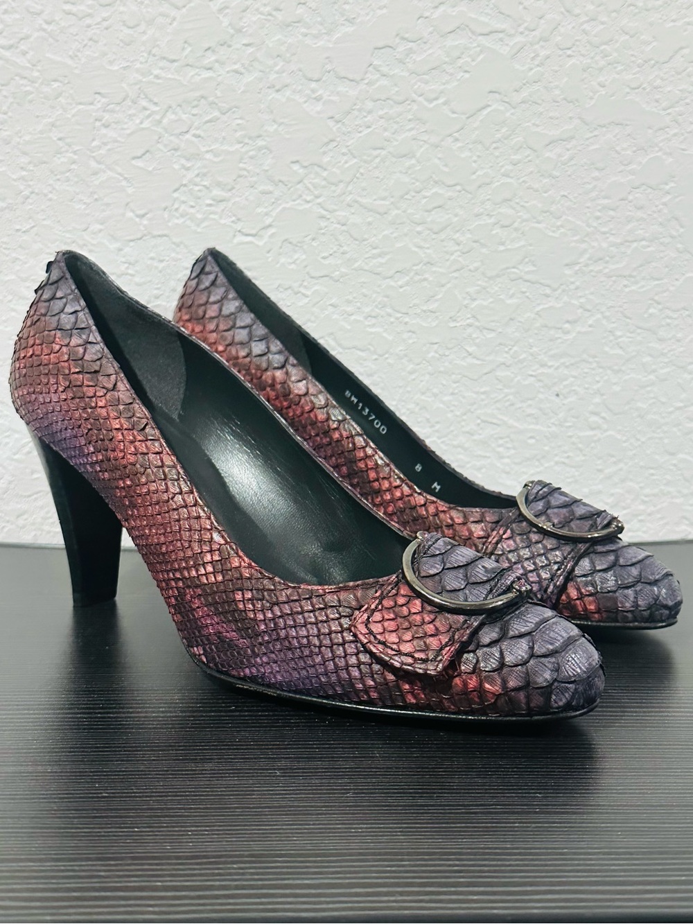 ! Stuart Weitzman Leather snakeskin python pink-Purple-black Heels with Buckle